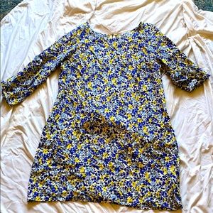 Pretty floral fitted dress with 3/4 length sleeves